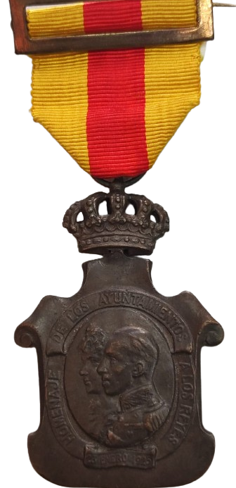 MEDALLA HOMENAJE DE LOS AYUNTAMIENTOS A LOS REYES ALFONSO XII Y VICTORIA EUGENIA.